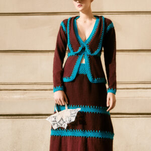 Dzianinowa bluzka z elementami szydełkowanymi