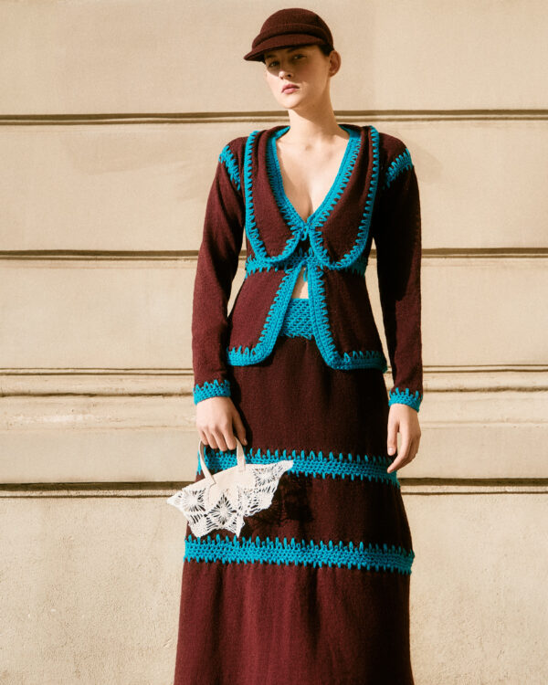 Dzianinowa bluzka z elementami szydełkowanymi