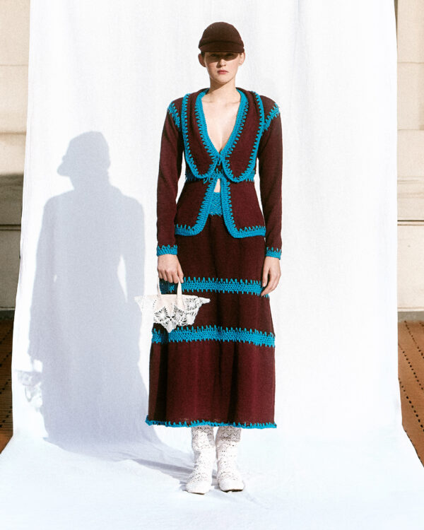 Dzianinowa spódnica z elementami szydełkowanymi